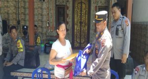 Kapolsek Melaya Bersama Anggota Polres Jembrana Sambangi Rumah Duka Alm (Purn) Aiptu Wayan Wirta