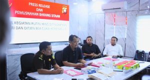 Musnahkan 8,3 Kilogram Sabu dan 148 butir Pil Ekstasi, Polda Kalbar Amankan Dua Pengedar