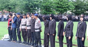 Polda kalbar Gelar Apel Gabungan Perdana Ops Lilin, Ops Aman Cemara, dan Ops Mantab Brata kapuas Tahun 2023/2024