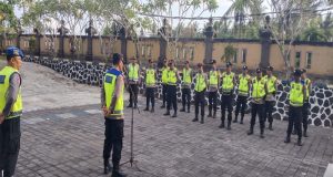 Kapolsek Melaya AKP I Komang Muliyadi, S.H., M.M. Pimpin Apel Kesiapan Pengamanan Natal