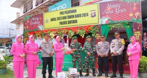Kapolres Sintang melakukan peninjauan Pos Operasi Kepolisian Lilin Kapuas 2023
