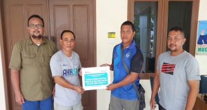 PT Timah Tbk Beri Dukungan Persatuan Sepak Bola Baru Kecamatan Gantung