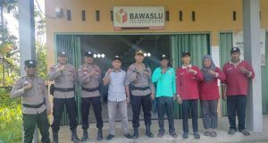 Kapolsek Reteh dan Timnya Gelar Sesi “Cooling Down System Pemilu” dengan Bawaslu dan Masyarakat: Upaya Mewujudkan Pemilu 2024 yang Damai dan Demokratis