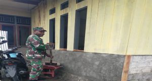 Tetap Rendah Hati Dan Ringan Tangan, Babinsa Koramil Nabire Bantu Warga Binaan