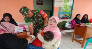 Peran Aktif Babinsa Dampingi Posyandu di Desa Binaan