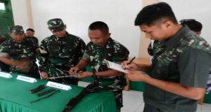 Kodim 0117/Aceh Teming Terima Sepucuk Senjata AK 47 Dan Dua Granat Masyarakat