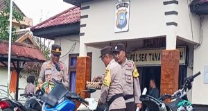 Polsek Tanah Merah Beri Bantuan dan Himbauan kepada Masyarakat Menjelang Pemilu 2024