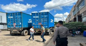 Satgas Preventif Laksanakan Pengamanan dan Pengawalan Surat Suara DPD dan Presiden/wakil Presiden Dari Pelabuhan Dwikora Pontianak Menuju Gudang Logistik Pemilu