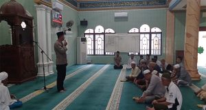 Kapolsek Reteh Shalat Dzuhur Berjamaah Ajak Masyarakat Sukseskan Pemilu Damai 2024