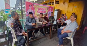 Jum’at Curhat: Polsek Gaung Anak Serka Gelar Giat Sosialisasi Pemilu Damai 2024 di Kedai Kopi Sdr. YADI, Kelurahan Teluk Pinang