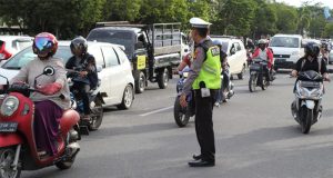 Satgas Kamseltibcar Lantas OMB Kapuas 2024 rutin Laksanakan Pengaturan Arus Lalin di sektaran Kantor KPU dan Bawaslu