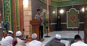 AKP Herman, S.H., Kapolsek Reteh, Ajak Masyarakat Sukseskan Pemilu Damai 2024 Melalui Sholat Jum’at Berjamaah