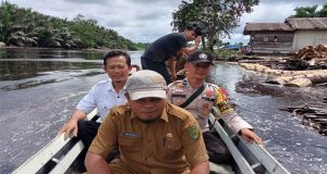 Bhabinkamtibmas Desa Teluk Sungka Lakukan Coling System dan Cek Lokasi TPS di Dusun Parit Manggis