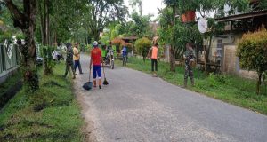 Babinsa Koramil 1202-01/SKB Kerja Bakti Bersama Warga