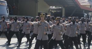 Kompi Polwan Polda Kalbar Latihan Beladiri Jiu Jitsu Dalam Rangka Meningkatkan Kemampuan Menjelang Pemilu 2024