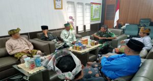 Dandim 0314/Inhil Menjadi Bagian Keluarga Besar LAMR Inhil Melalui Prosesi Tepuk Tepung Tawar yang Meriah
