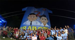 Baju Gemoy Raksasa Berkibar dan Diresmikan di Kandis