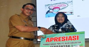 9 Wajib Pajak Daerah Terima Penghargaan