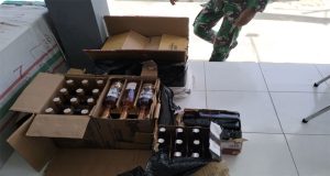Waspam Pelabuhan TNI AL Nabire Kembali Amankan Puluhan Botol MIras Ilegal