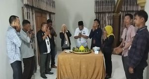 Peringati HPN Ke-78 Tahun, Bertepatan HUT IWO-Indonesia Pringsewu Gelar Acara Potong Tumpeng