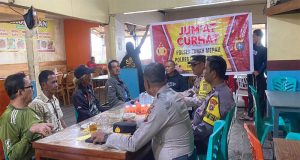 Polsek Tanah Merah Gelar Jumat Curhat, Ajak Warga Jaga Kondusifitas Jelang Pemilu 2024