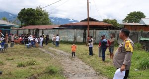 Pastikan Berjalan Aman, Kapolres Jayawijaya Tinjau Pelaksanaan Pemungutan Suara di TPS