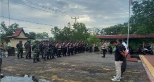 Kapolsek Tanah Merah Iptu Pol. Edi Saputra.SH. Memimpin Pasukan Pengamanan Pemilu: Inovasi Berbasis Keterlibatan Masyarakat