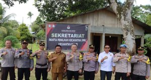 Kapolres Kep Talaud Bersama Kabag Ops Pantau Pembukaan Rapat Pleno Di Kec Rainis