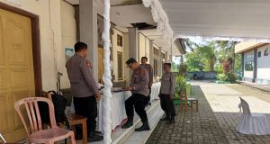 Kapolsek Melaya Selalu Ingatkan Personel Soal Pengamanan Kotak Suara Serta Surat Suara di PPK Melaya