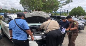 Berkas Perkaranya Dinyatakan Lengkap Oleh Kejaksaan Negeri Nabire, Unit Reskrim Polsek Nabire Kota Serahkan Tersangka Beserta Barang Bukti Tindak Pidana Penipuan Atau Penggelapan