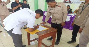 Penutupan Rapat Pleno Terbuka Rekapitasi Hasil Penghitungan Perolehan Suara Kecamatan Sinar Penijauan Kab OKU Berjalan Lancar, Aman Dan Tentram