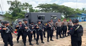 Satgas Tindak Satbrimob OMB Kapuas 2024 Polda Kalbar Gelar Patroli Malam Ciptakan sitkamtibmas yang Kondusif dimasa Rekapitulasi Suara di Tingkat PPK