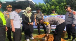 Jumat Curhat, Wakapolres Prabumulih Bersama Civitas Akademik UNPRA Gelar Tanam Pohon