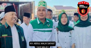 Pengasuh Pondok Pesantren Darussalam Puncak Blok Agung Yang Berkharismatik