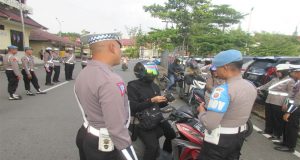 Pastikan Kedisiplinan Internal, Satgas Operasi Keselamatan Kapuas 2024 Didampingi Bidpropam Lakukan Pemeriksaan Kelengkapan Kendaraan Personil