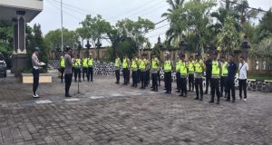 Kapolsek Melaya Polres Jembrana Pimpin Apel Kesiapan Pengamanan Kegiatan Pawai Ogoh-ogoh