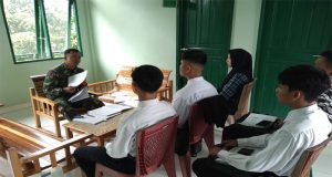 Babinsa Koramil 1204-10/Balai Berikan Motivasi Kepada Pemuda Yang Ingin Jadi TNI AD