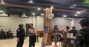 Ciptakan Kamtibmas Yang Kondusif Brimob Kalbar Bersama TNI dan Satpol PP Patroli Gabungan