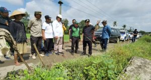 Cek Jalan Rusak, Pj Bupati Pringsewu Langsung Cari Solusi