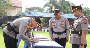 Polres Agam Melaksanakan Upacara Pelantikan WakaPolres dan Kasat Polairud serta Serah Terima Jabatan