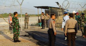 Petugas Gabungan dari TNI, Polri dan Instansi Terkait Lakukan Pengamanan Kunjungan Kerja Presiden RI di Kota Singkawang