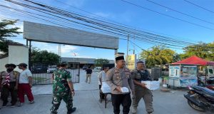 Tajil Berbuka Puasa Di Berikan Polsek dan Muspika Tarumajaya