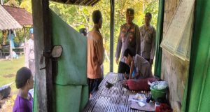 Kapolsek Melaya Sambangi Seorang Warga Yang Lumpuh Berikan Semangat dan Dukungan