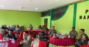 Satgas Yonarmed 16/TK Terima Kunjungan CO Rejimen Keempat Kor Armor Diraja Malaysia