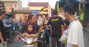Gebrakan Ramadhan, Karang Taruna Desa Hegarmanah Bagikan 410 Paket Takjil