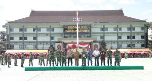 Bantu Prajurit dan Masyarakat Penuhi Kebutuhan Jelang Idul Fitri, Pangdam Tanjungpura Buka Bazar Ramadhan