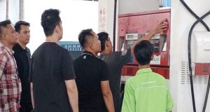 Antisipasi Kecurangan Saat Mudik Lebaran Krimsus Reskrim Polres Metro Bekasi Lakukan Pengecekan SPBU