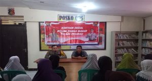 Sambut Idul Fitri, Polsek Nanga Mahap Bagikan 30 Paket Sembako kepada Masyarakat Kurang Mampu