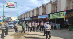 Petugas Pos Pengamanan dan Pos Pelayanan Lebaran 2024 di Singkawang, Melaksanakan Kegiatan Pengamanan