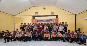 Polres Yapen Berikan Motivasi Kepada Anak-anak Muda Yang Ingin Menjadi Polisi